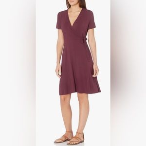 Amazon Essentials Women's Short Sleeve Faux-Wrap Dress